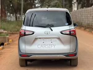 Toyota Sienta 2019 Silver