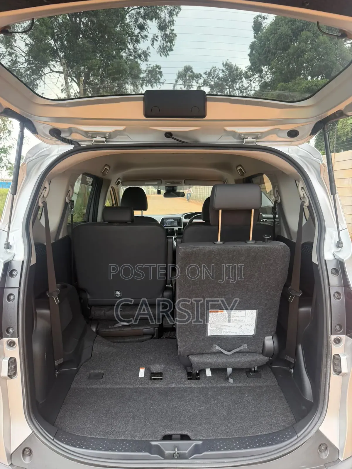 Toyota Sienta 2019 Silver