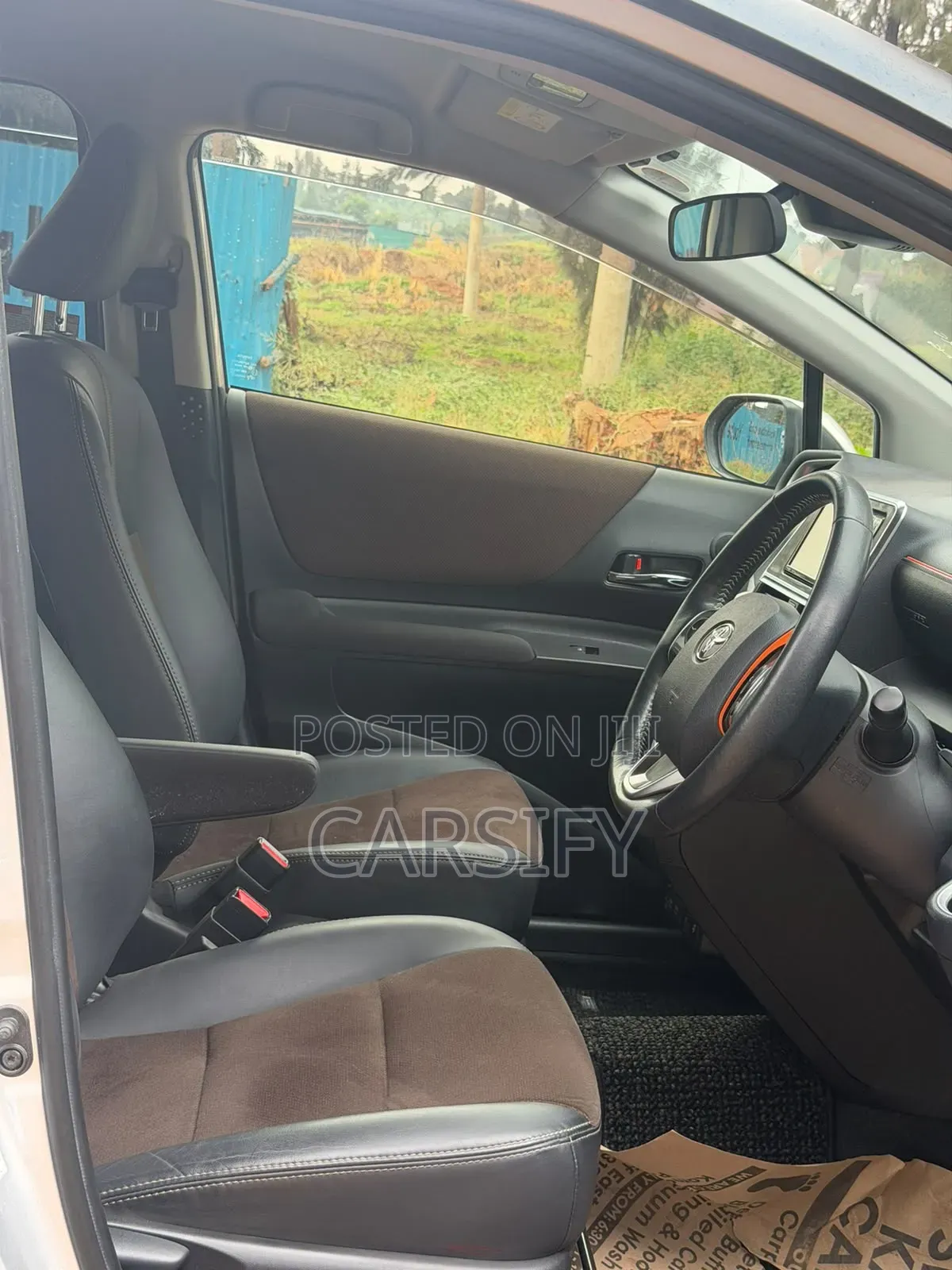 Toyota Sienta 2019 Silver