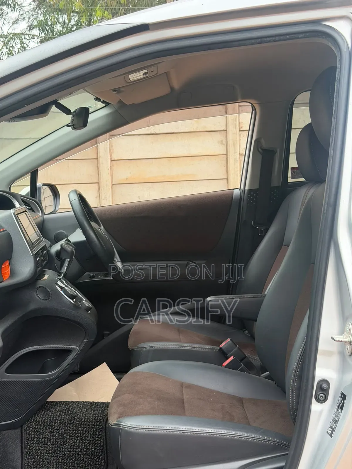 Toyota Sienta 2019 Silver