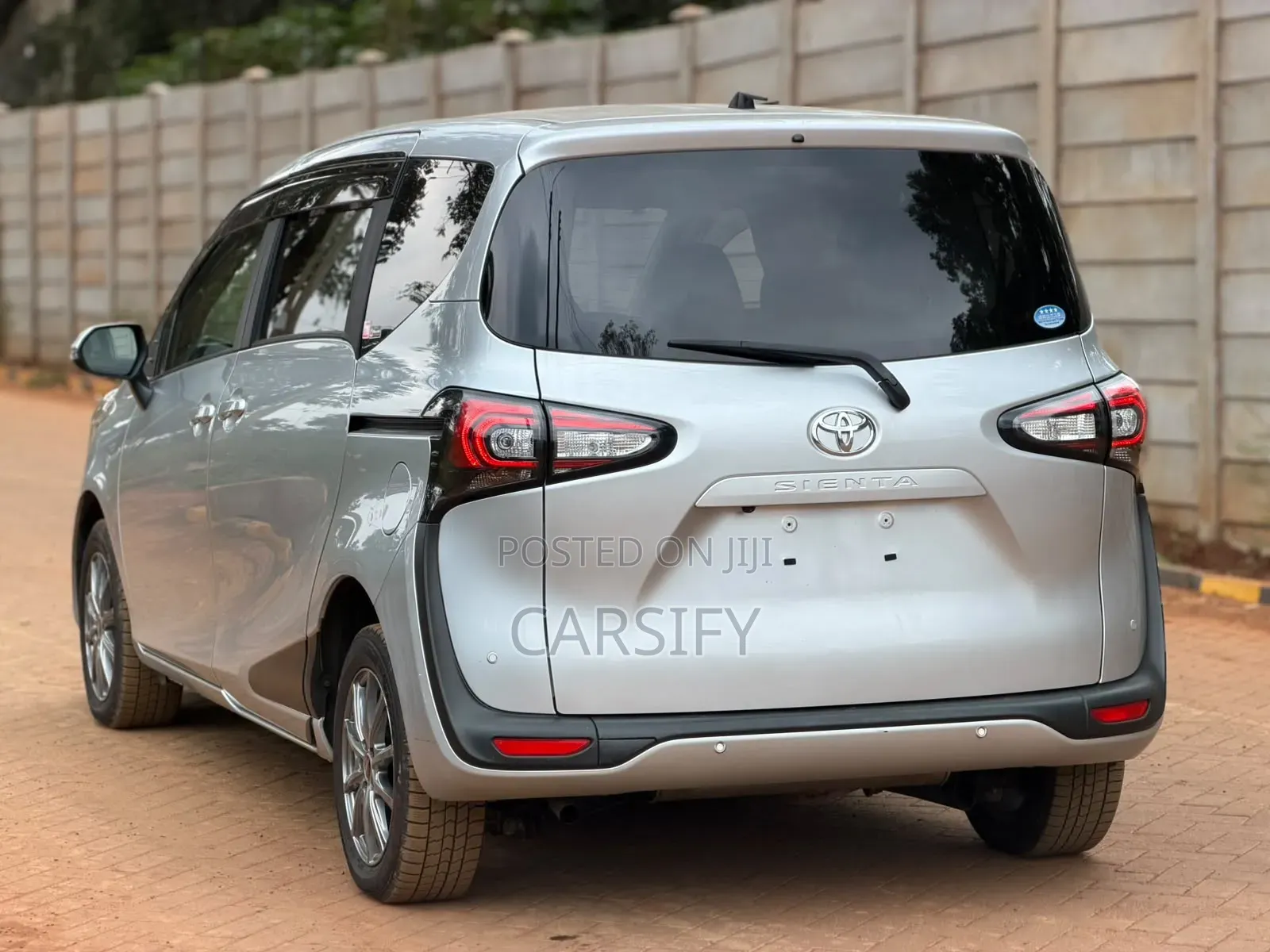 Toyota Sienta 2019 Silver
