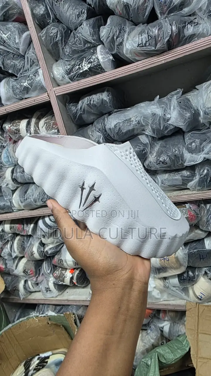 Nike Mind 002 Mules