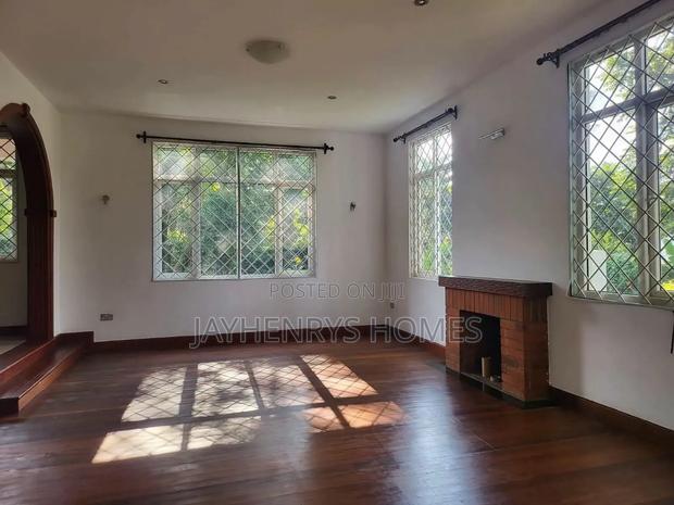 5bdrm House in Rosslyn for rent - thumbnail 4