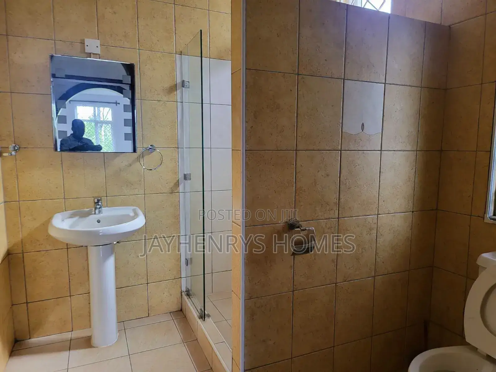 5bdrm House in Rosslyn for rent