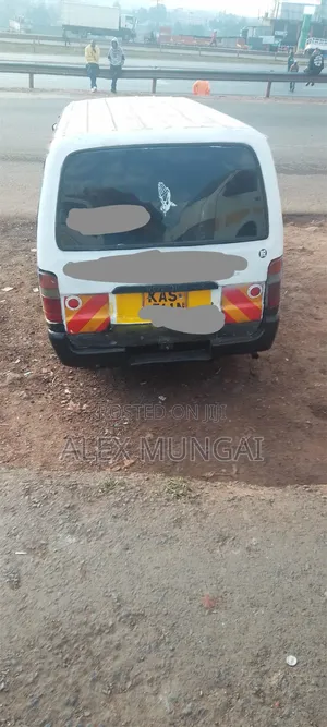 Toyota HiAce 2005 White