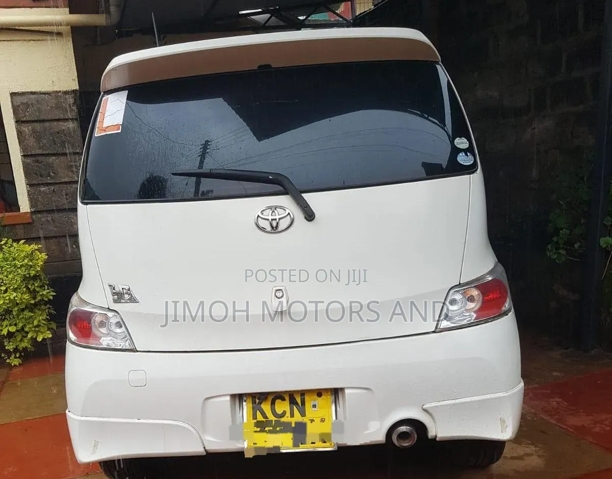 Toyota bB 2010 White