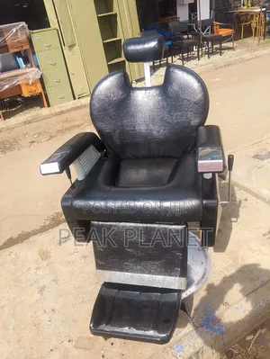 Salon Barber Chair Jumbo – Strong Hydraulic Stylish Design 