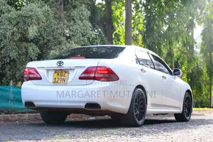 Toyota Crown 2006 White