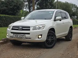 Toyota RAV4 2.5 2012 White