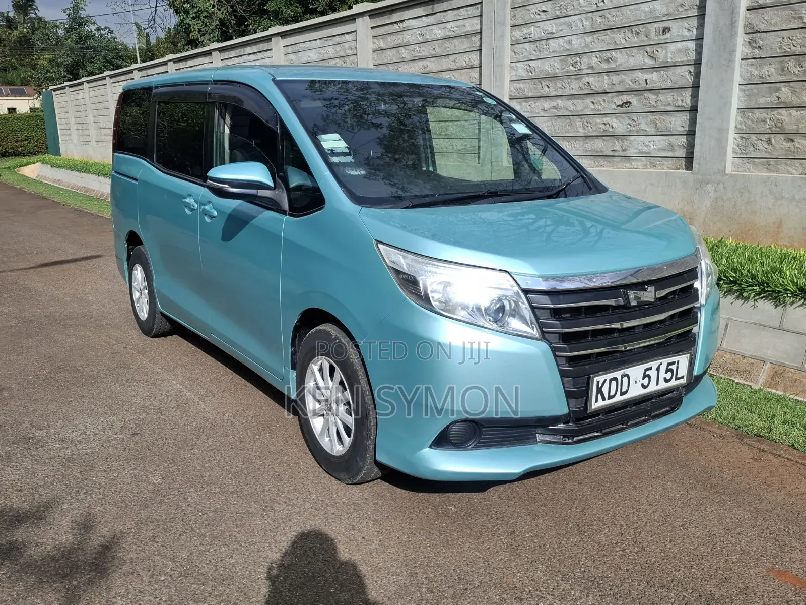 Toyota Noah 2.0 FWD (8 Seater) 2014 Blue