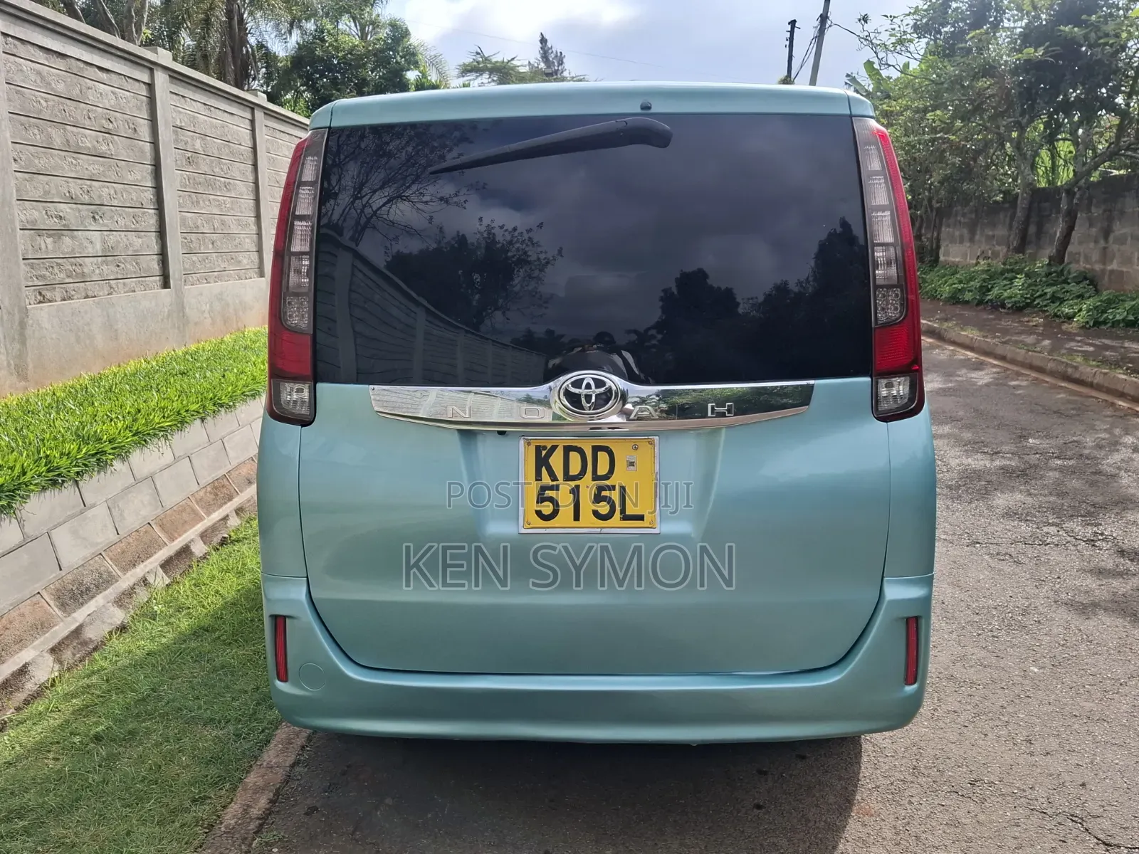 Toyota Noah 2.0 FWD (8 Seater) 2014 Blue