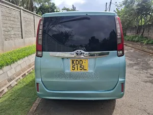 Toyota Noah 2.0 FWD (8 Seater) 2014 Blue