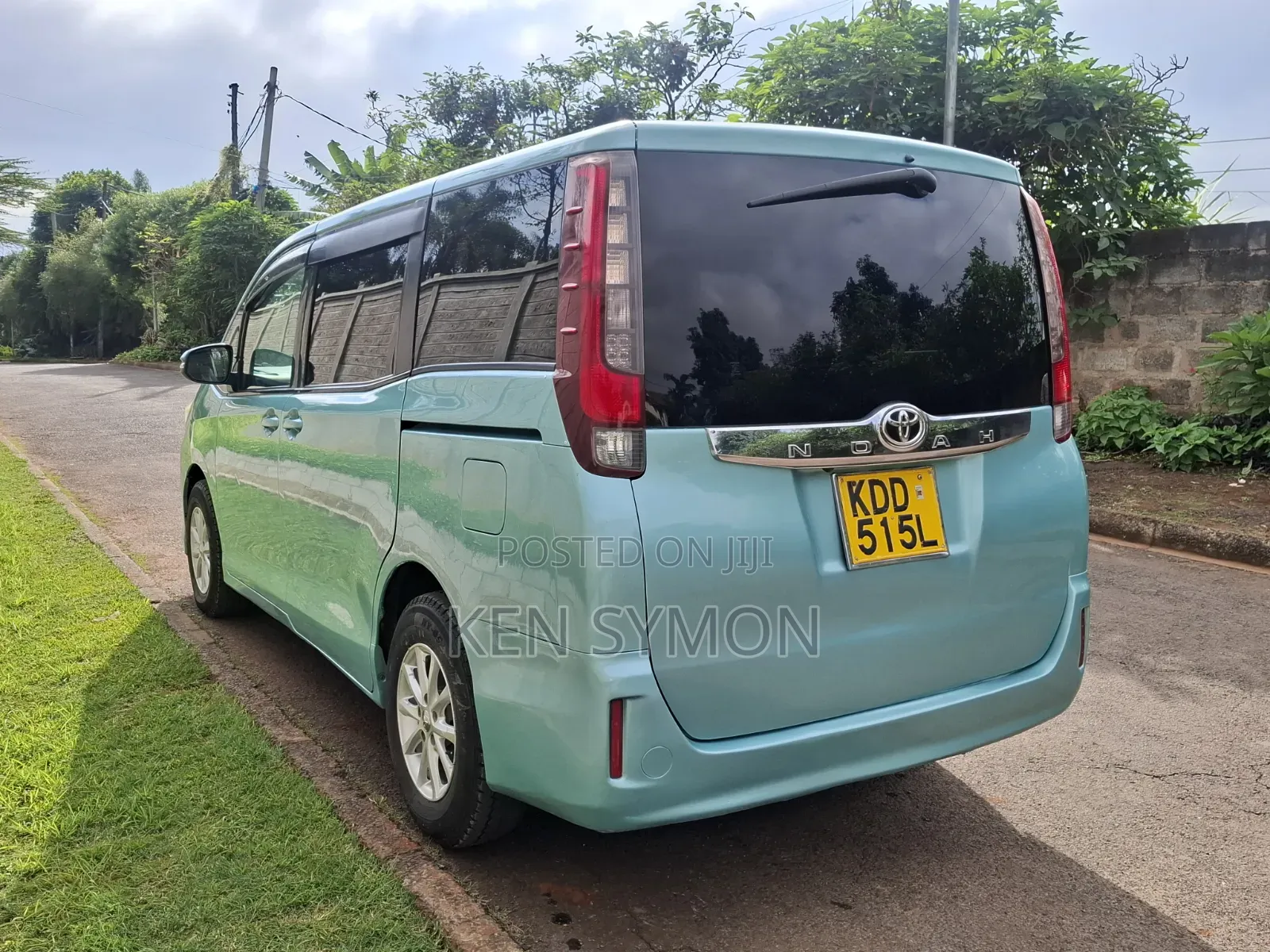 Toyota Noah 2.0 FWD (8 Seater) 2014 Blue