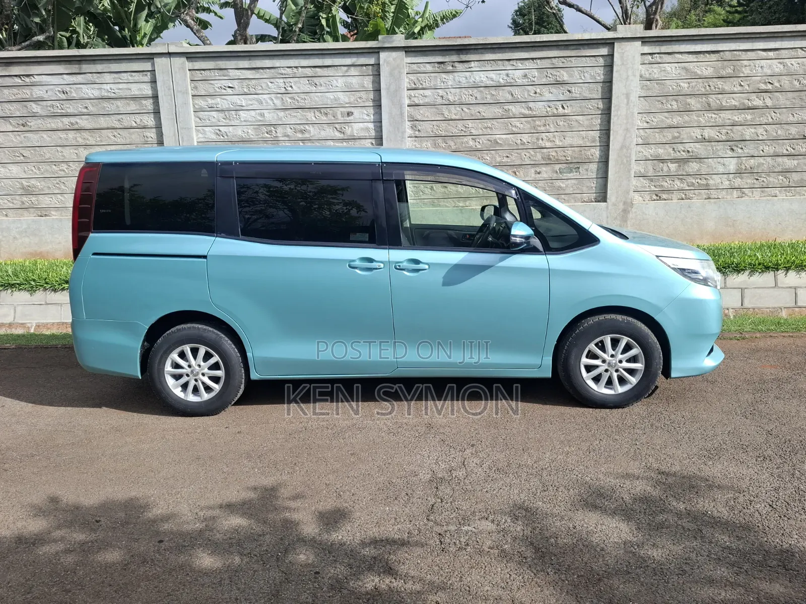 Toyota Noah 2.0 FWD (8 Seater) 2014 Blue