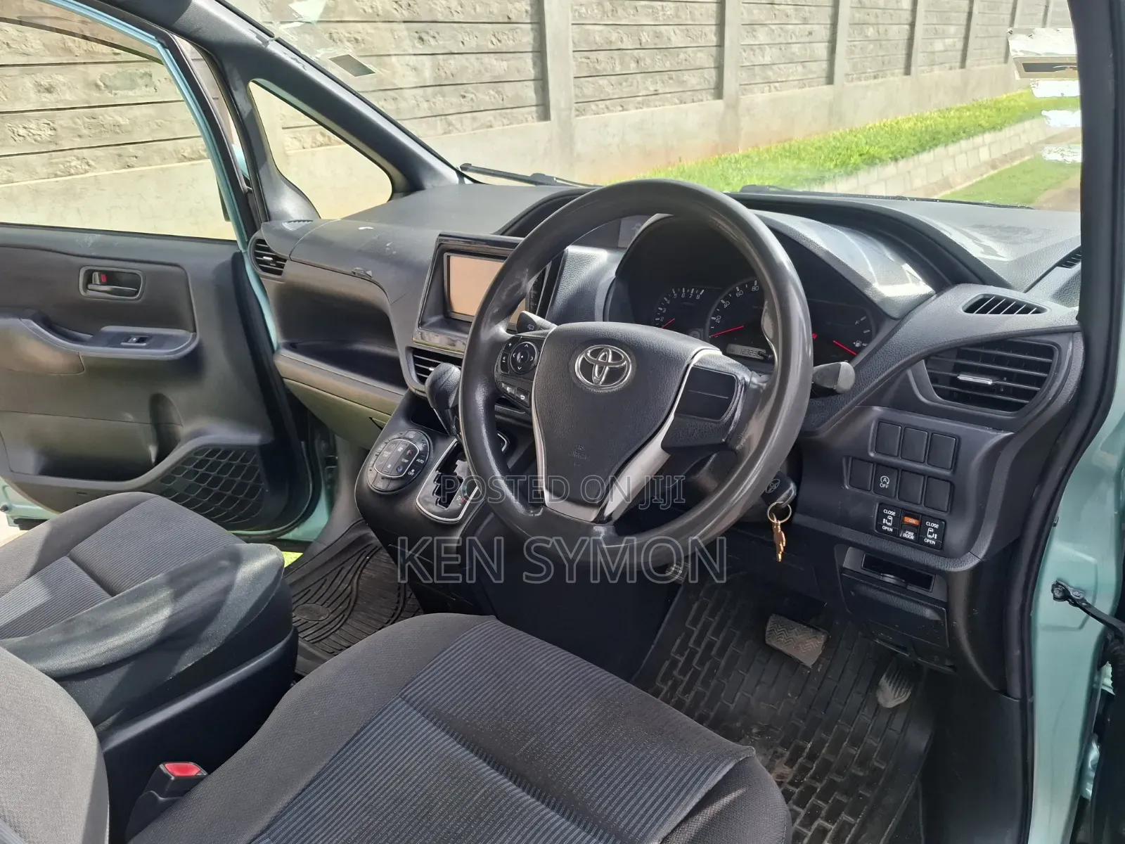 Toyota Noah 2.0 FWD (8 Seater) 2014 Blue