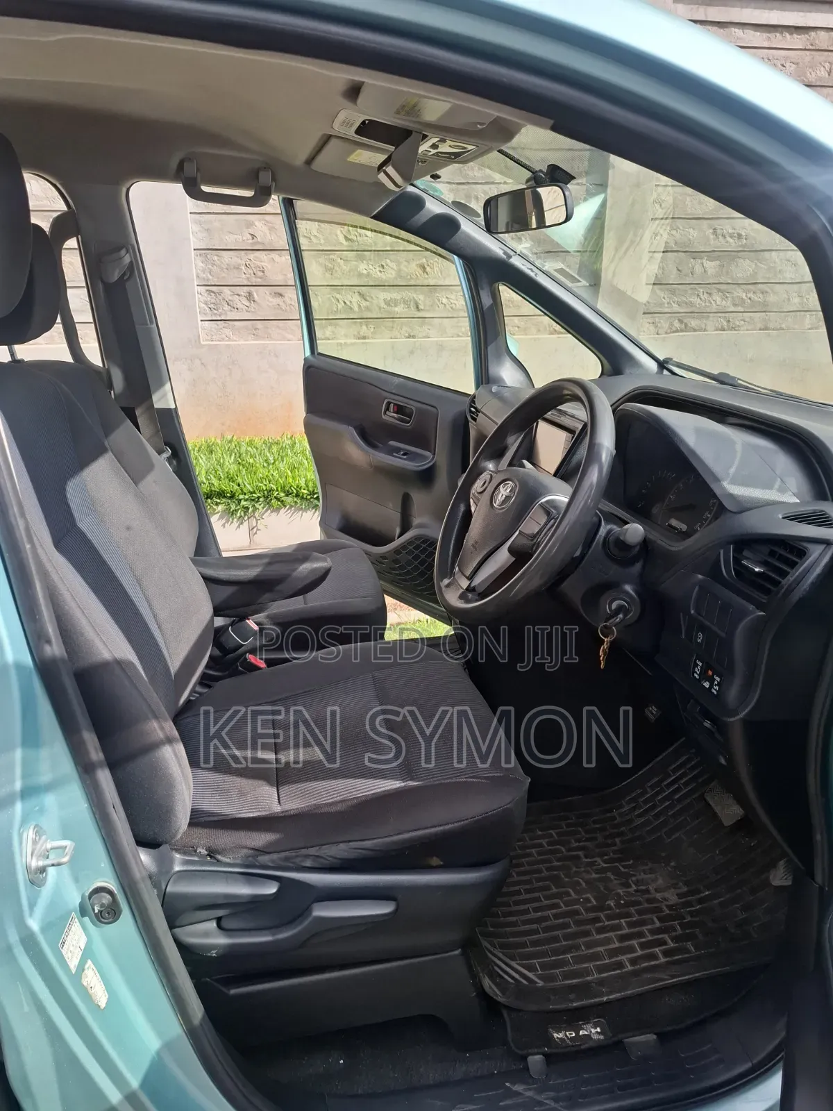 Toyota Noah 2.0 FWD (8 Seater) 2014 Blue