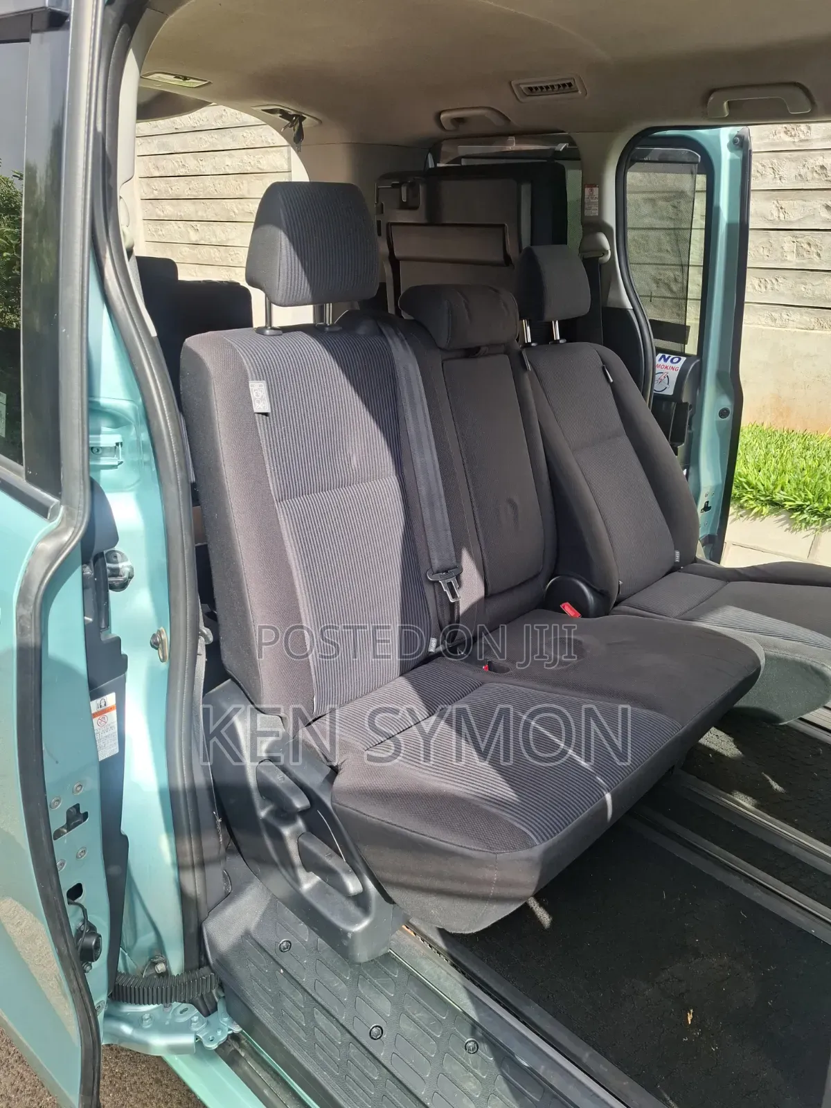 Toyota Noah 2.0 FWD (8 Seater) 2014 Blue