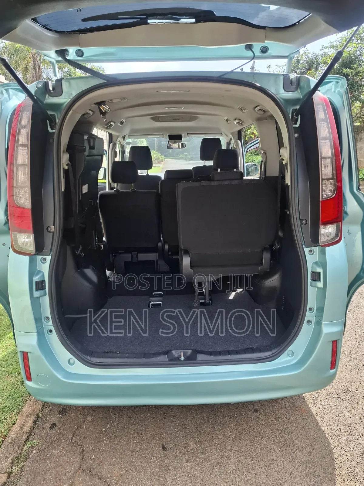 Toyota Noah 2.0 FWD (8 Seater) 2014 Blue