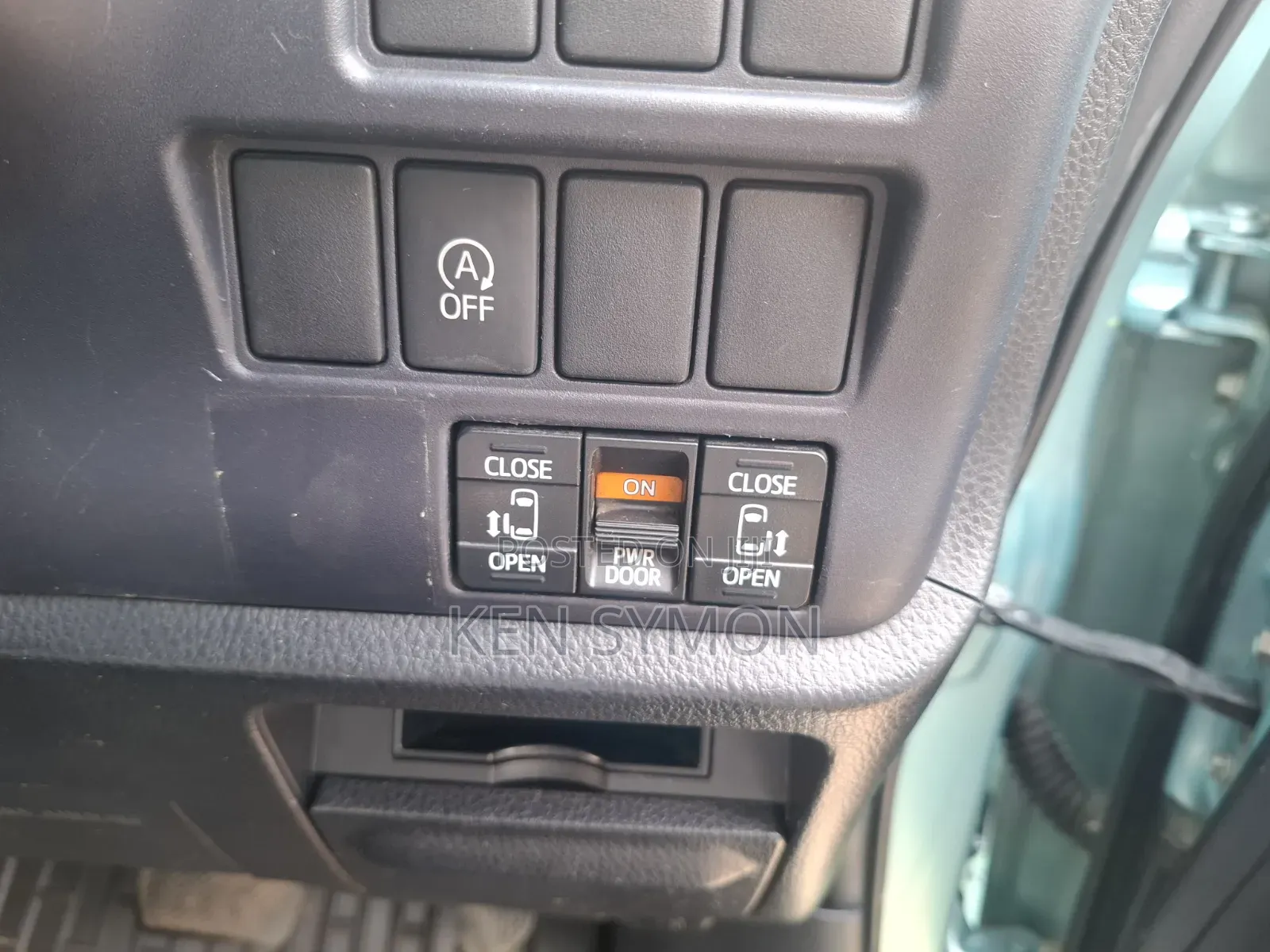 Toyota Noah 2.0 FWD (8 Seater) 2014 Blue