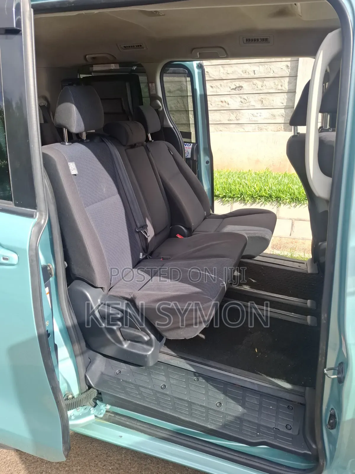 Toyota Noah 2.0 FWD (8 Seater) 2014 Blue