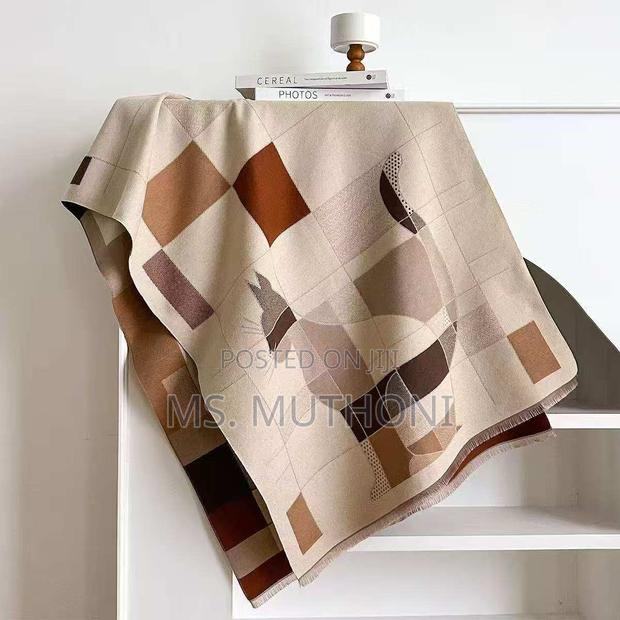 Double-Sided Abstract Cat Shawls - thumbnail 3