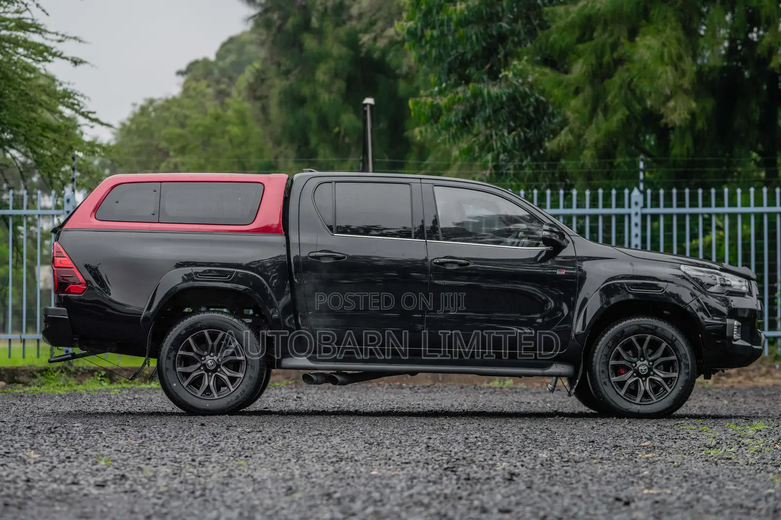 Toyota Hilux 2022 Black