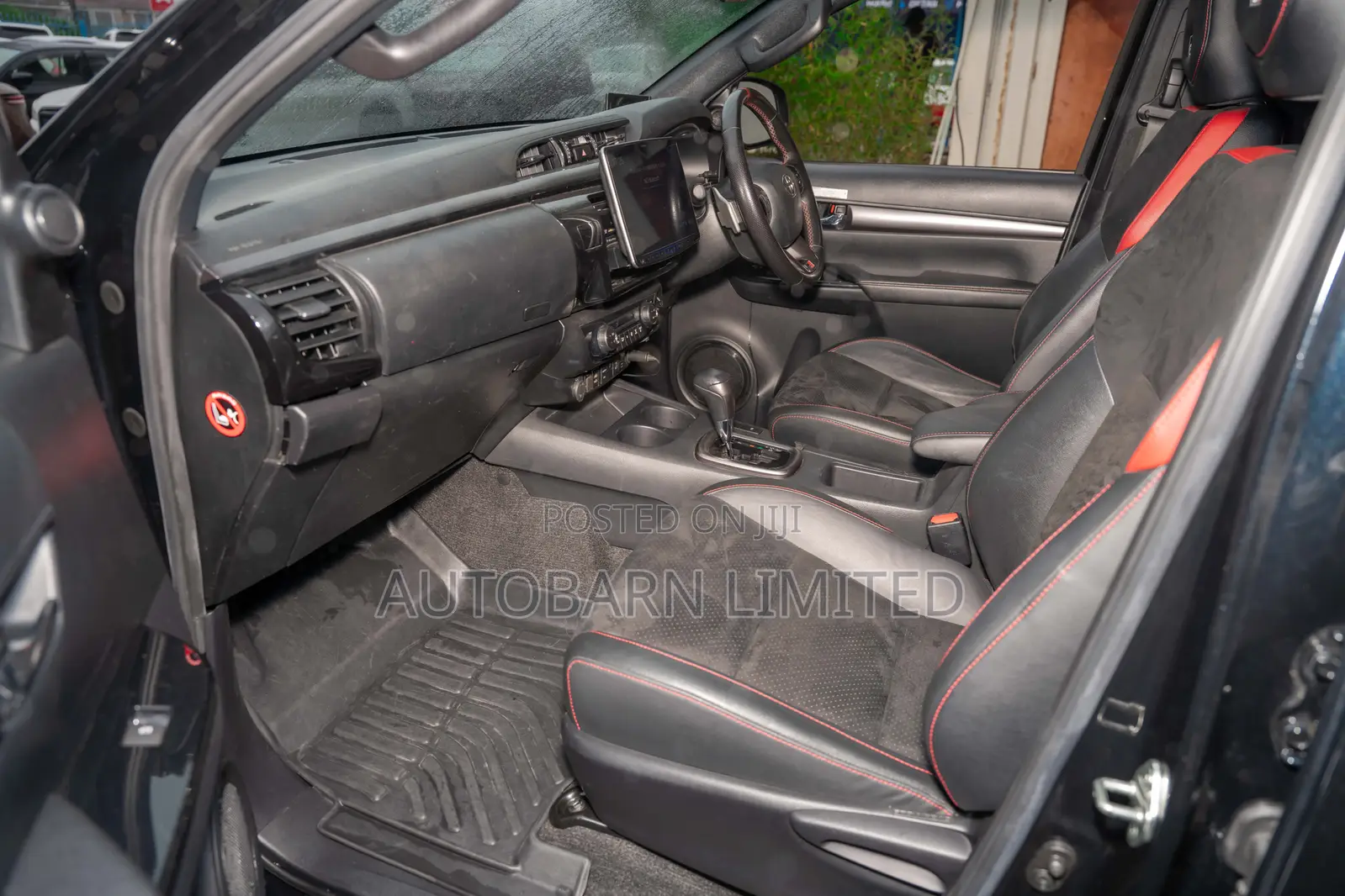 Toyota Hilux 2022 Black