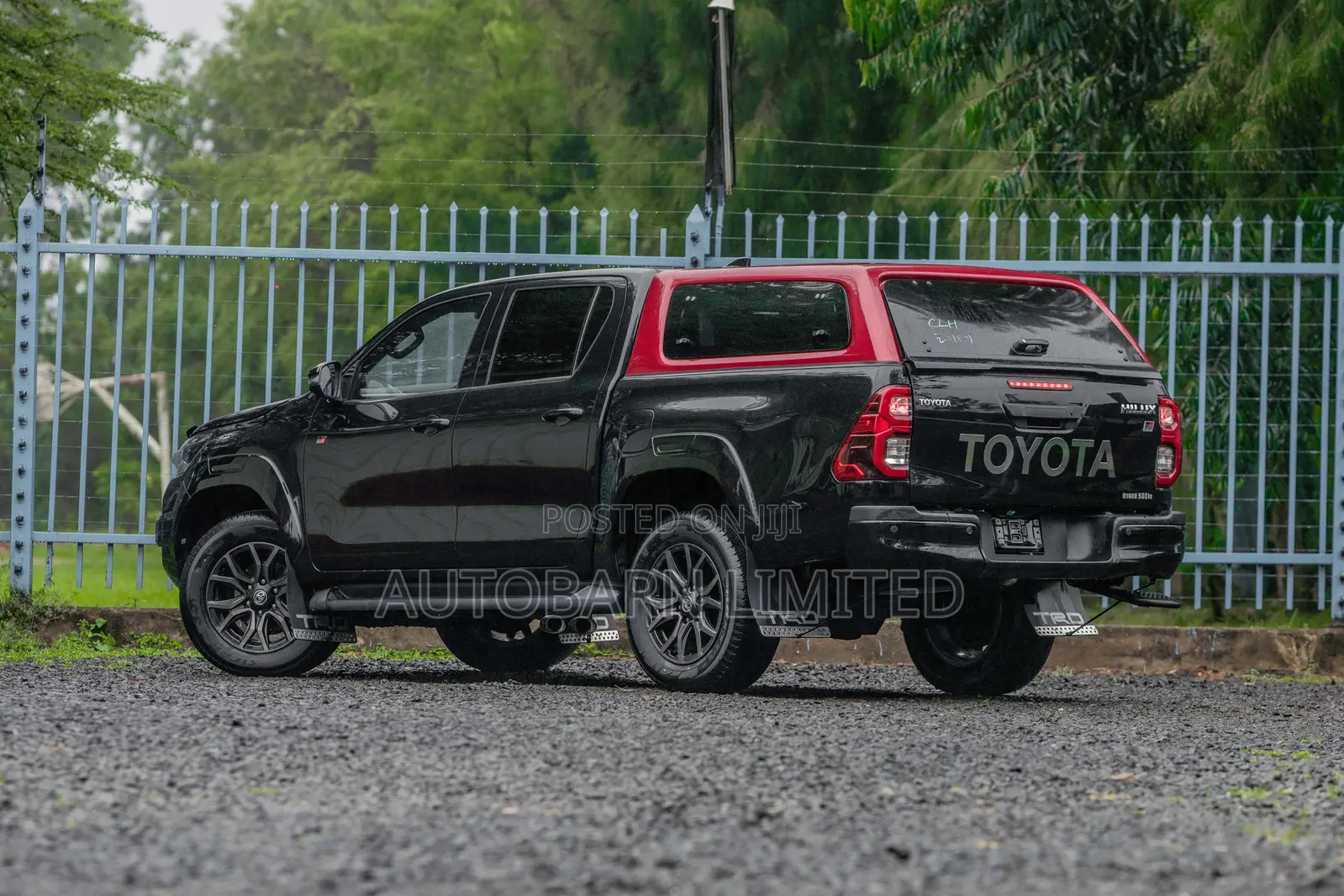 Toyota Hilux 2022 Black