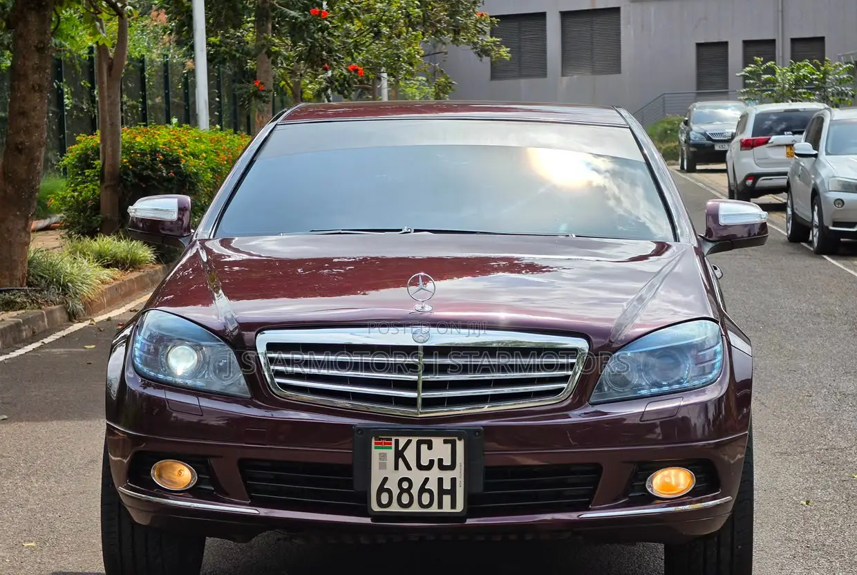 Mercedes-Benz C200 2010 Red
