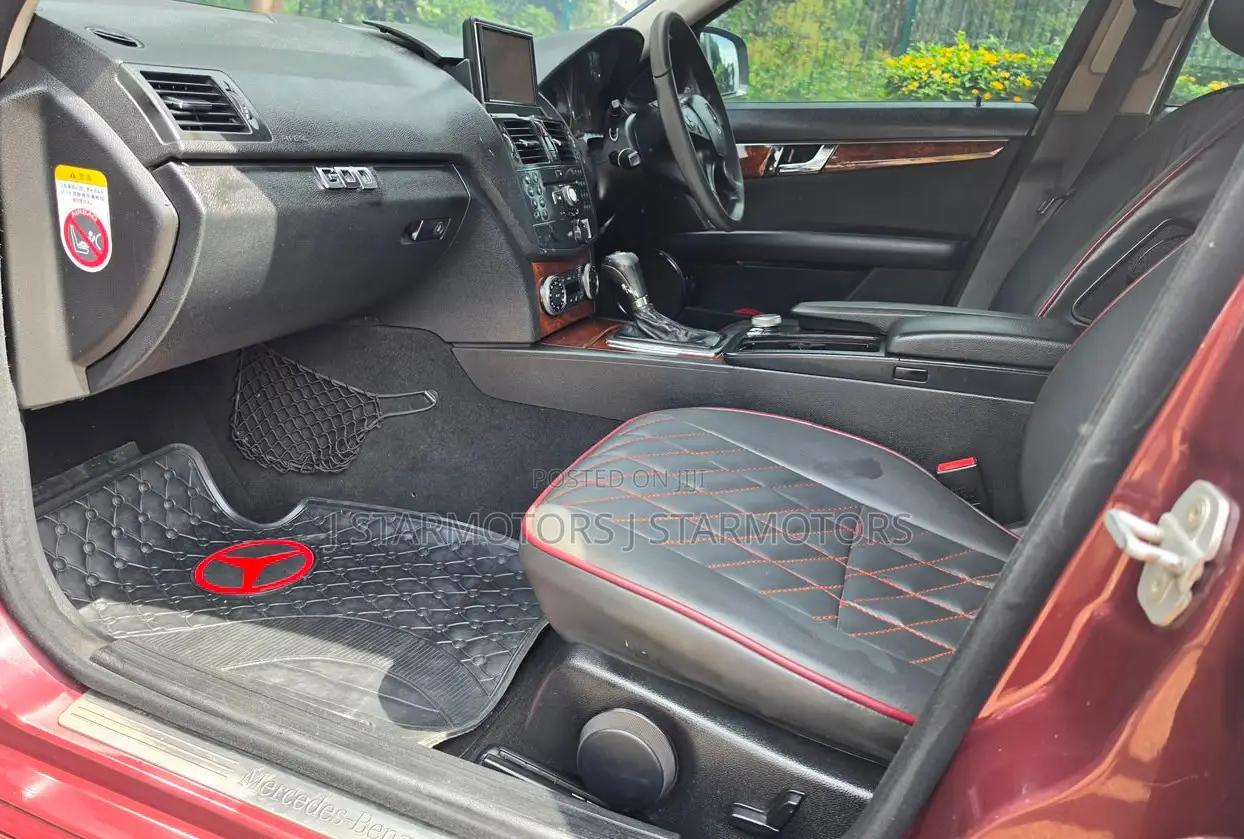 Mercedes-Benz C200 2010 Red