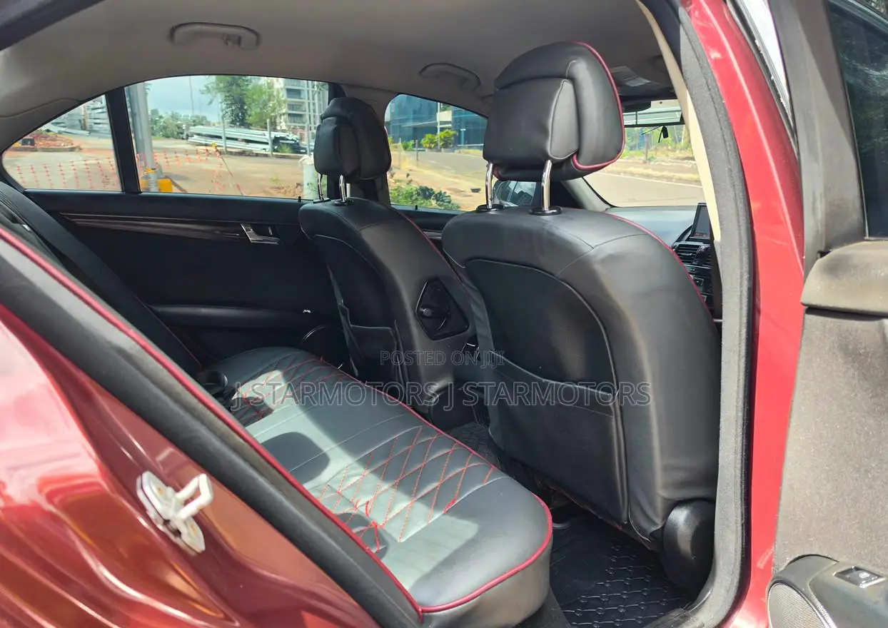 Mercedes-Benz C200 2010 Red