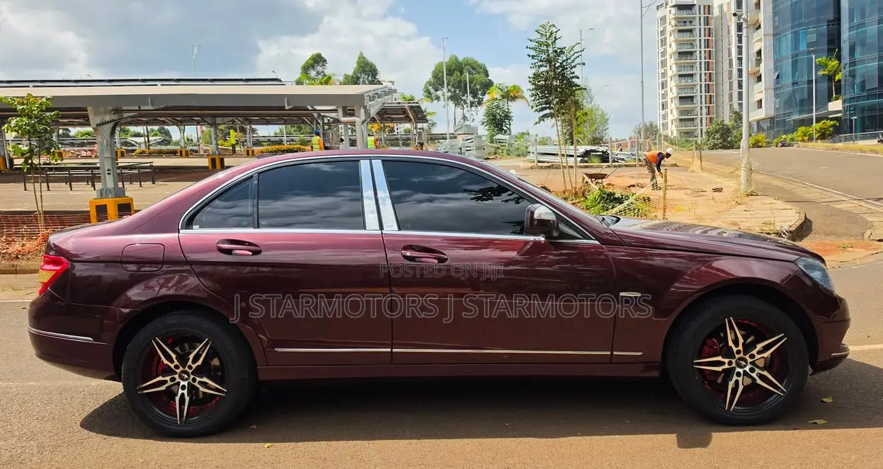 Mercedes-Benz C200 2010 Red