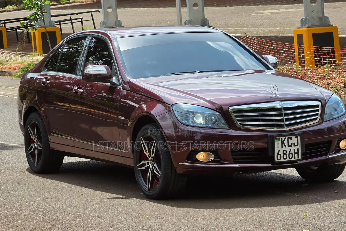 Mercedes-Benz C200 2010 Red