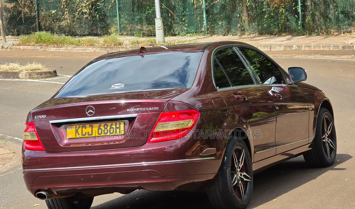 Mercedes-Benz C200 2010 Red