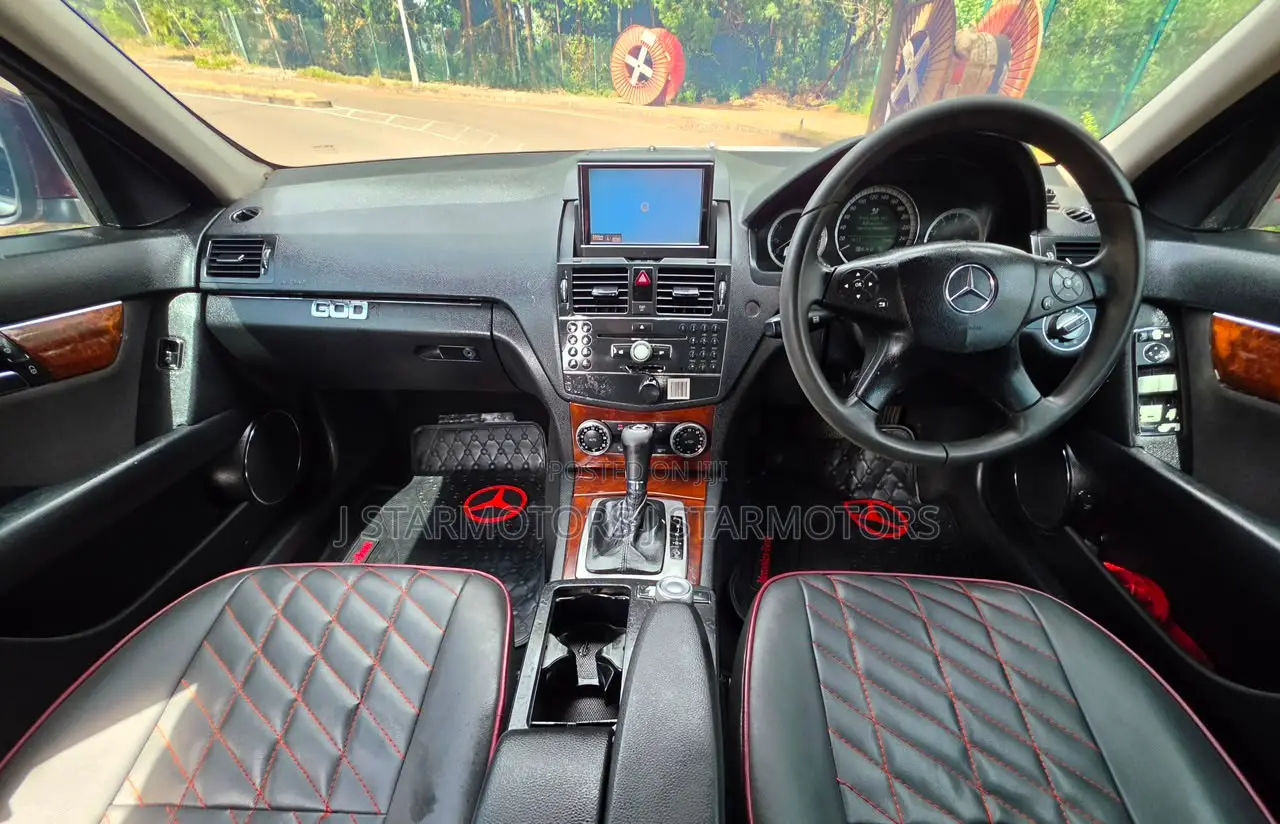 Mercedes-Benz C200 2010 Red