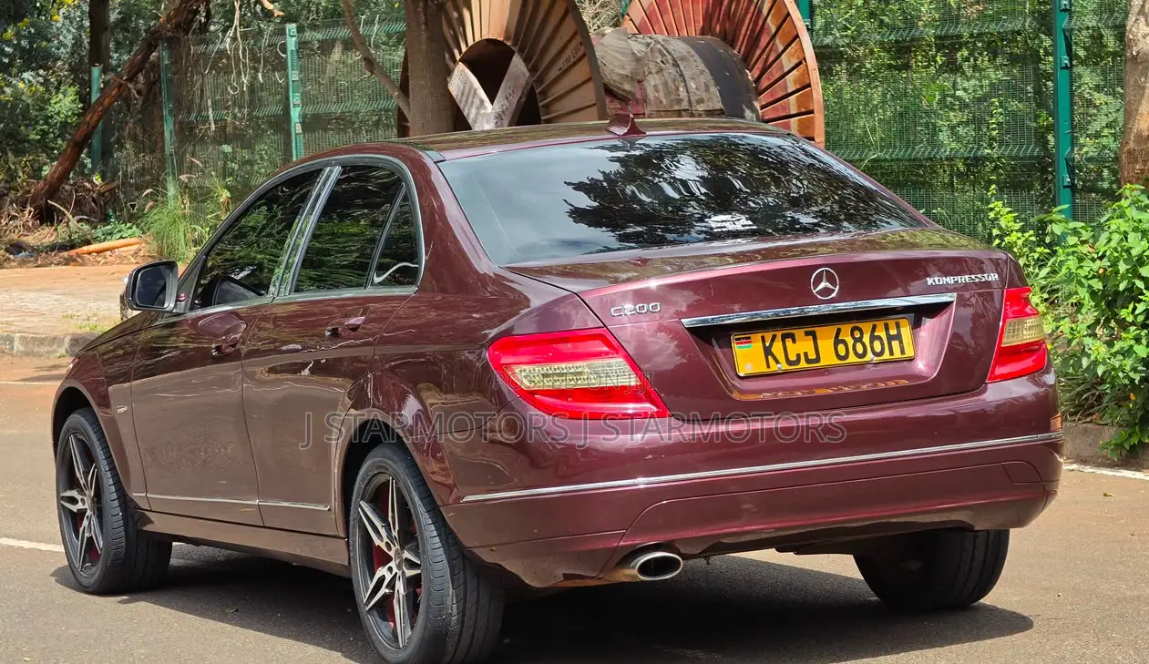 Mercedes-Benz C200 2010 Red