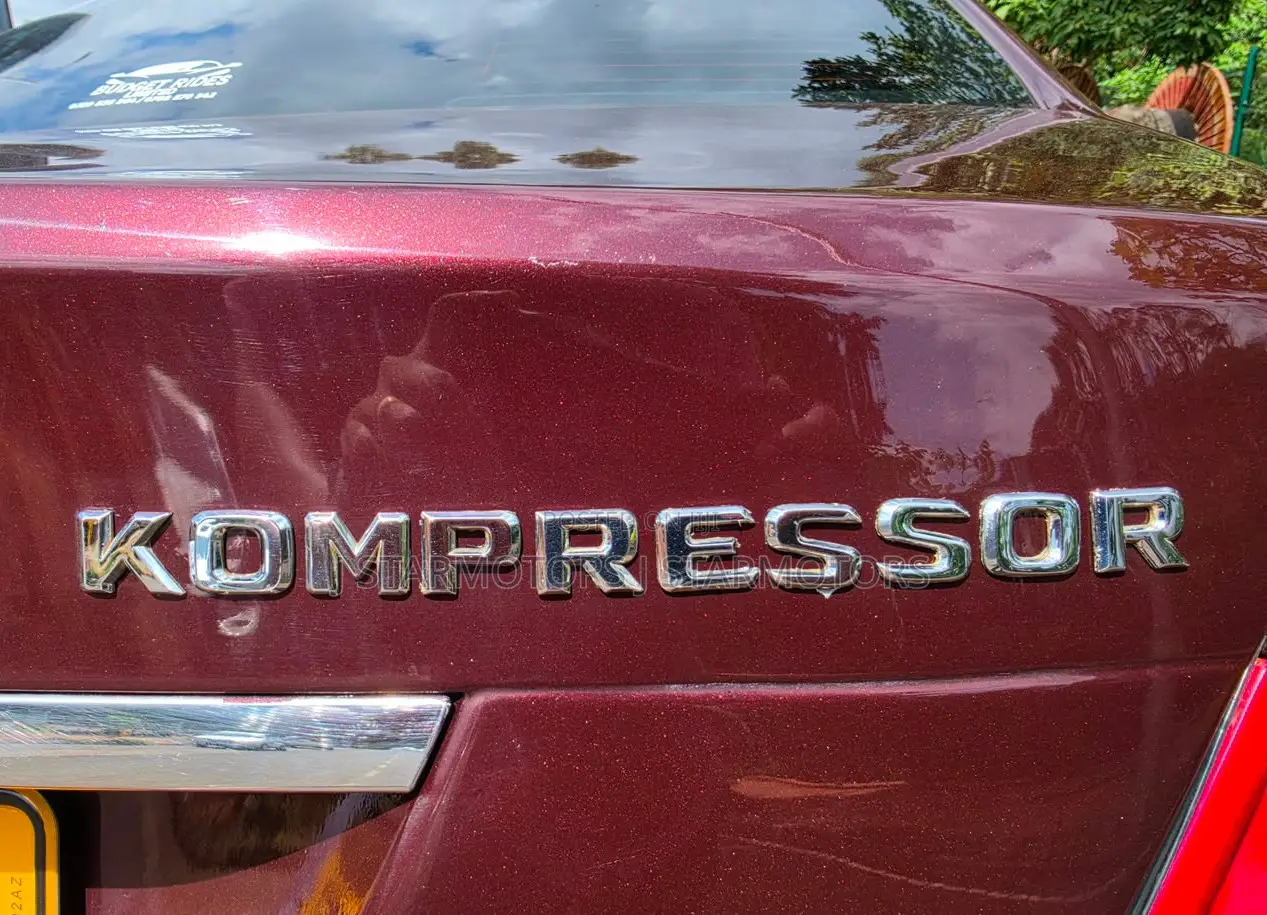 Mercedes-Benz C200 2010 Red
