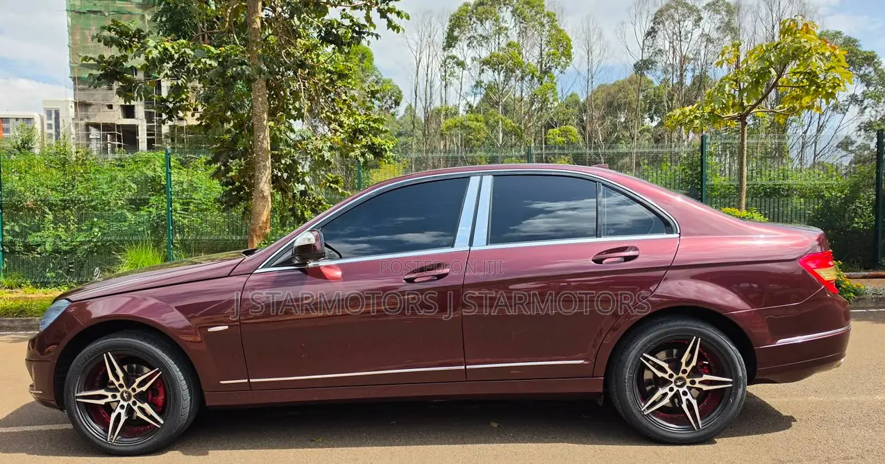 Mercedes-Benz C200 2010 Red