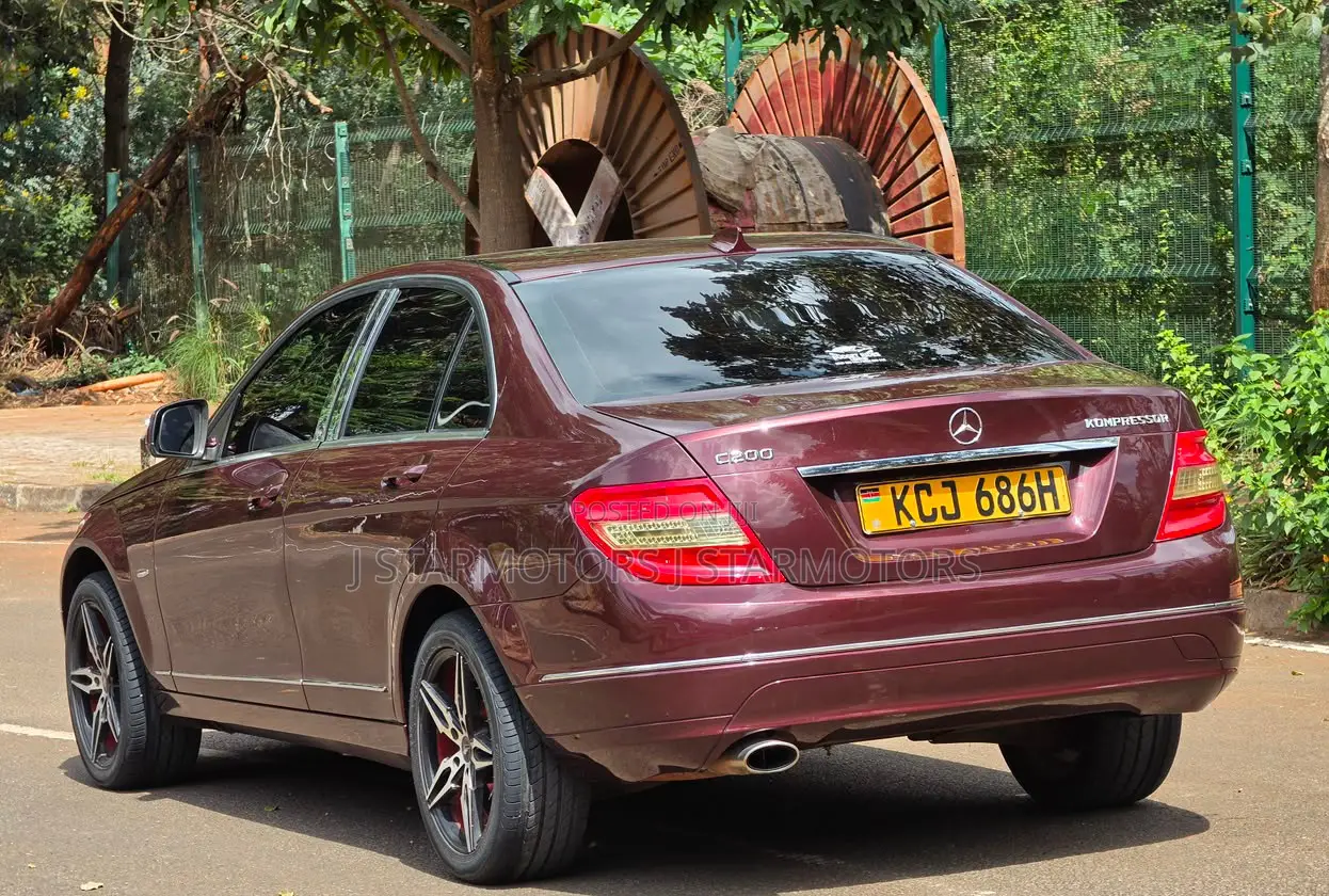 Mercedes-Benz C200 2010 Red