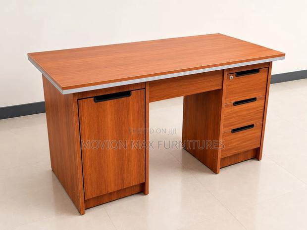 4fts Unique Executive Desk - main view