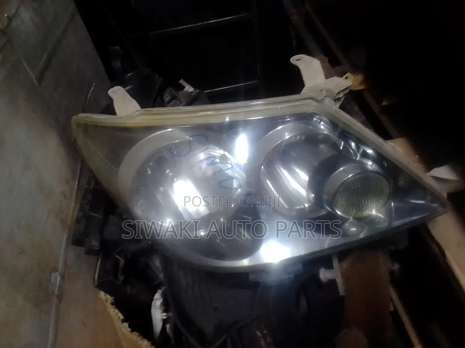 Fortuner 2005 Headlights