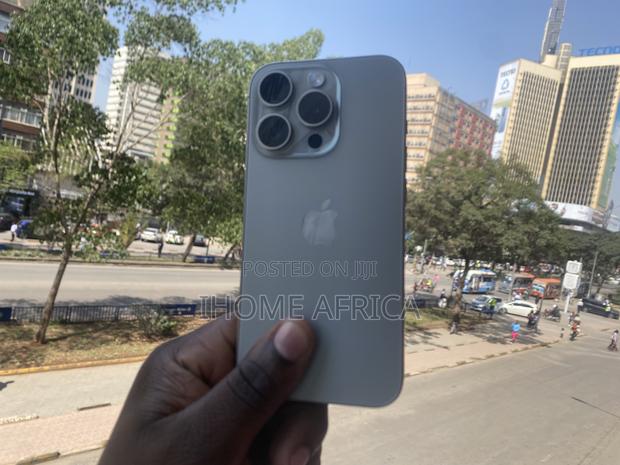 Apple iPhone 15 Pro 256 GB Silver - main view