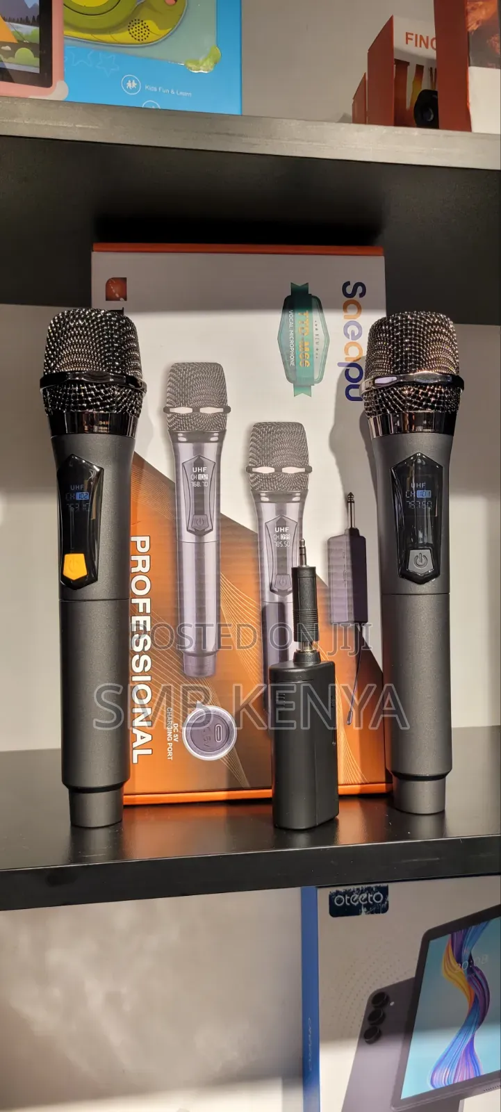 Dual Wireless Microphones With Reachable Batteries-TTD-M66