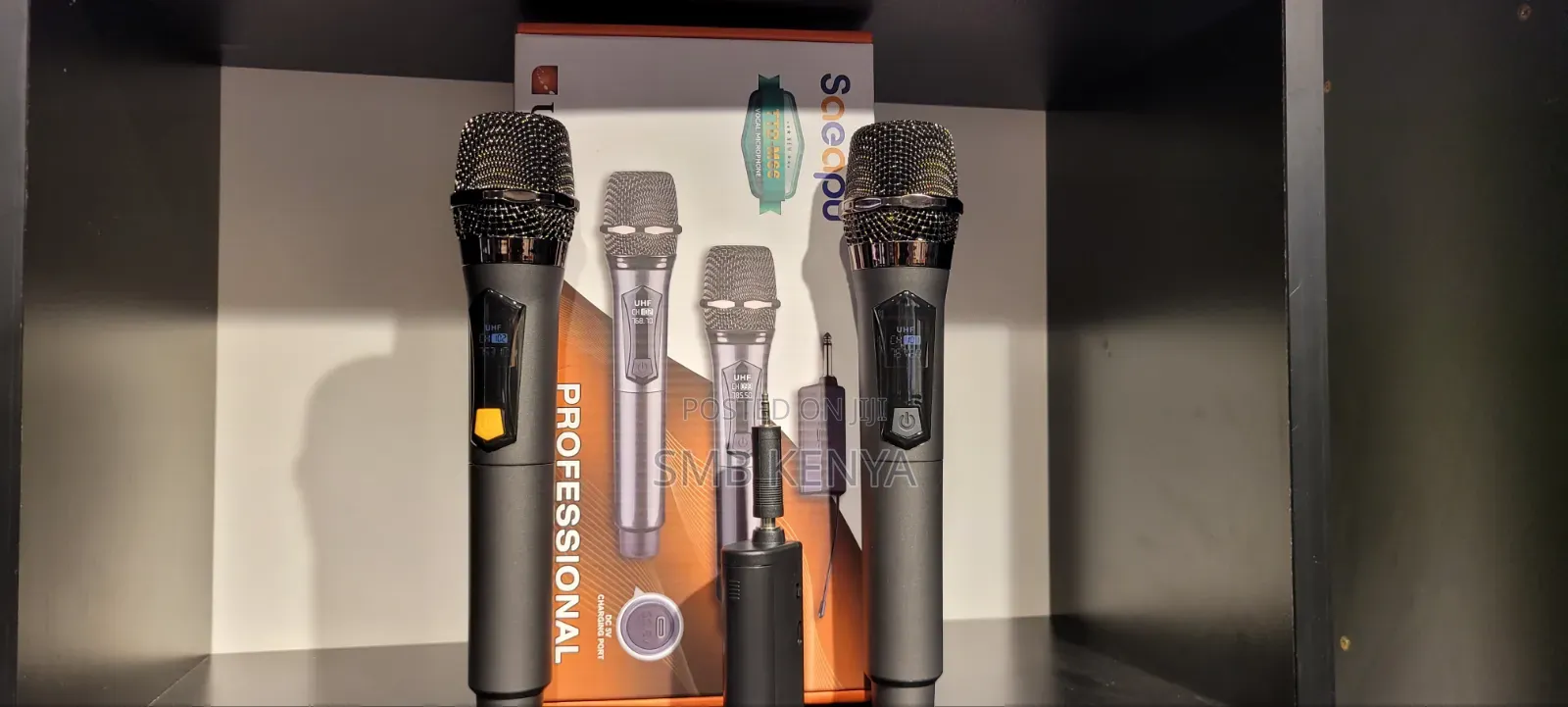 Dual Wireless Microphones With Reachable Batteries-TTD-M66