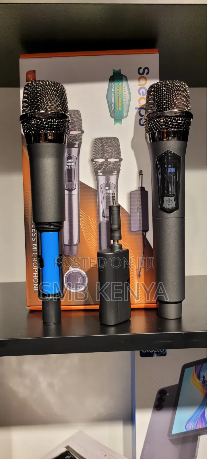 Dual Wireless Microphones With Reachable Batteries-TTD-M66