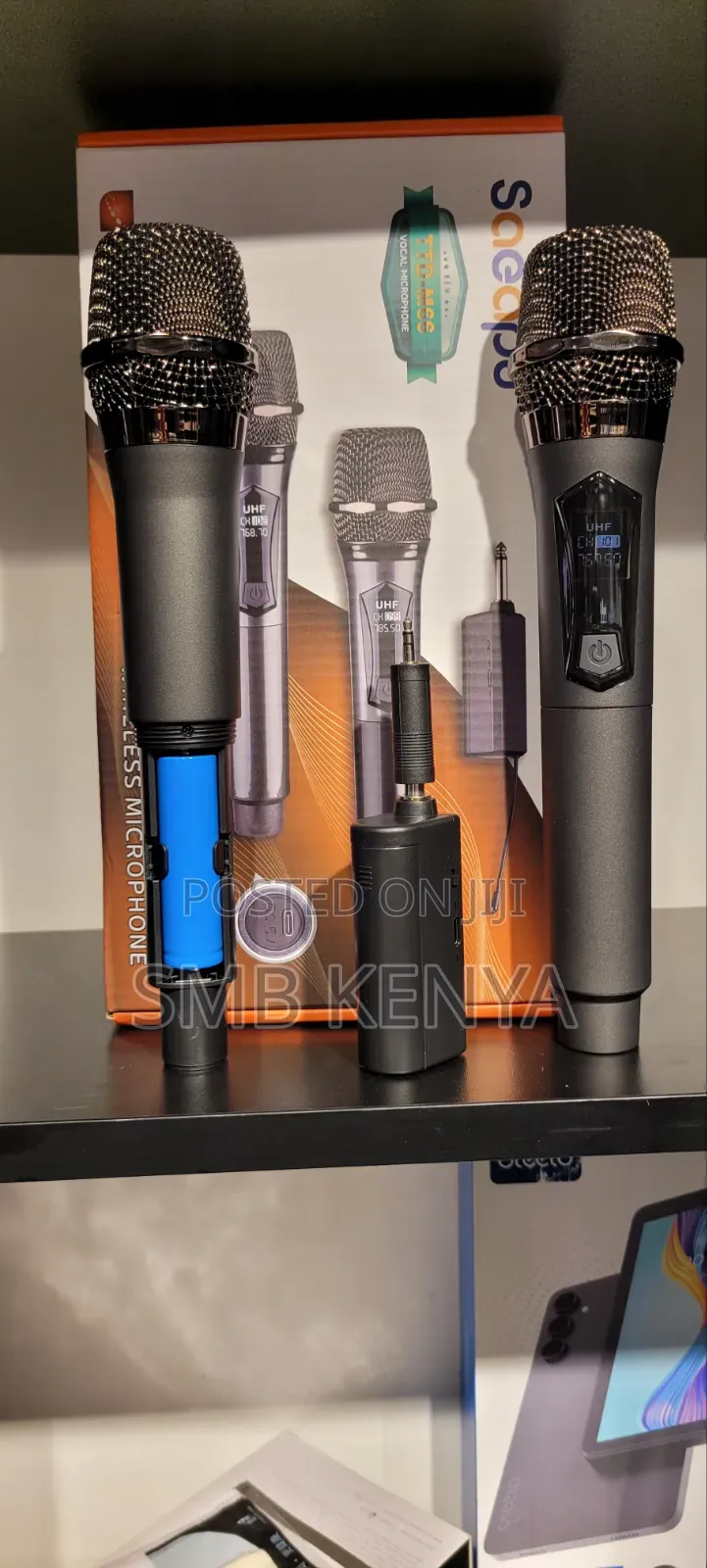 Dual Wireless Microphones With Reachable Batteries-TTD-M66