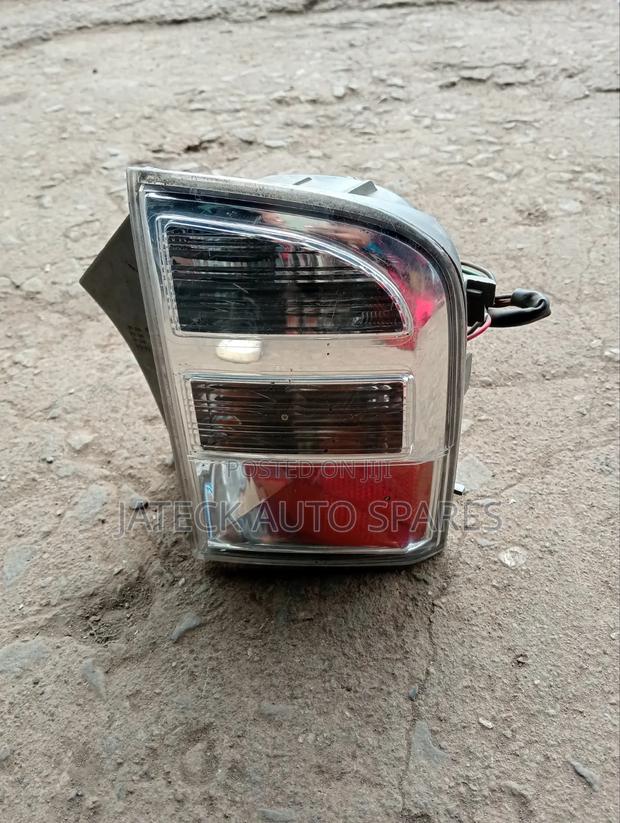 Toyota Isis Bumper Light (Clear) - main view