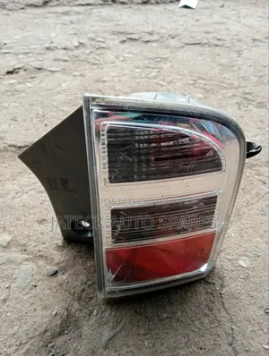 Toyota Isis Bumper Light (Clear)