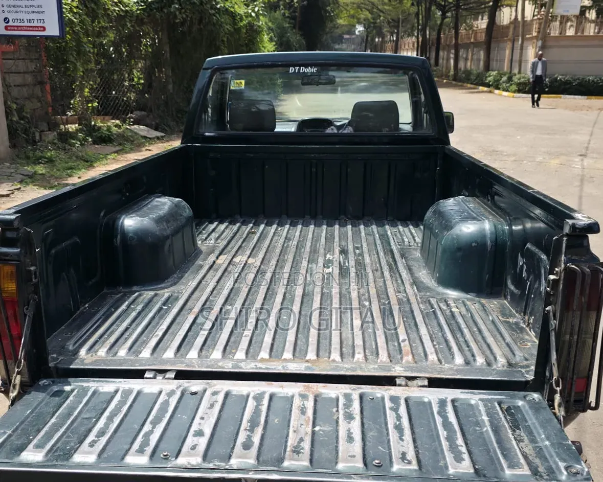 Nissan Hardbody 2007 Green