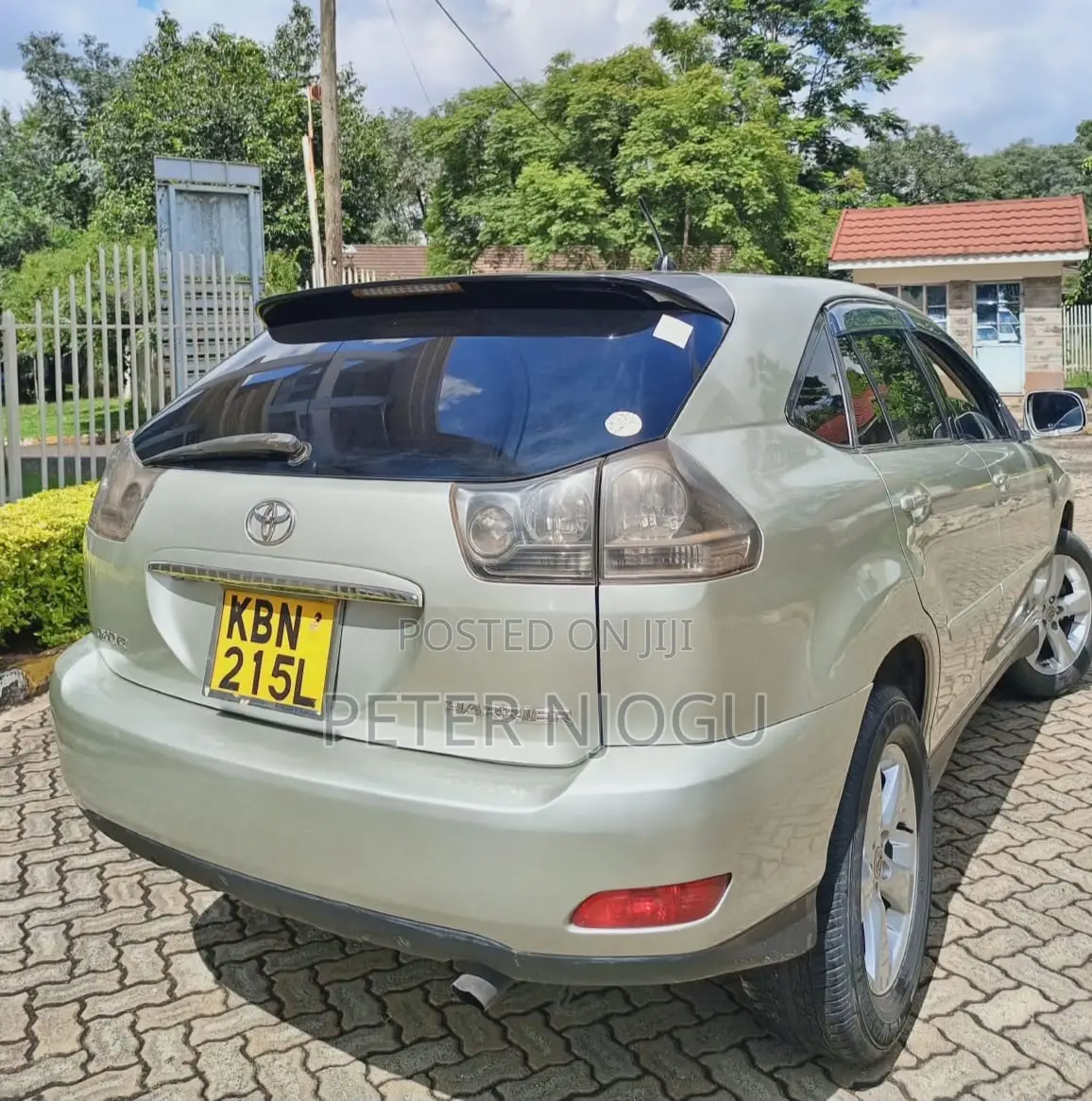 Toyota Harrier 2004 Gold